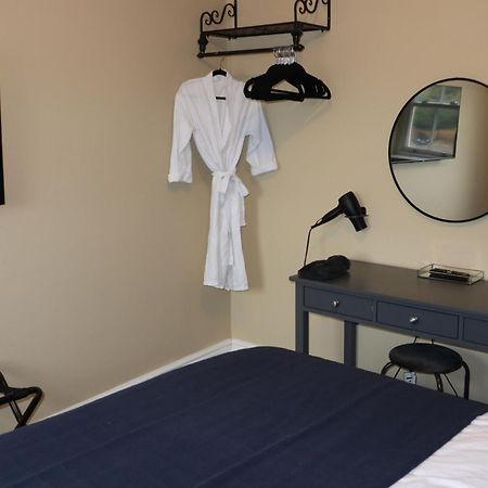 Canal View Cottage With Log Fire & Parking Blisworth Екстериор снимка