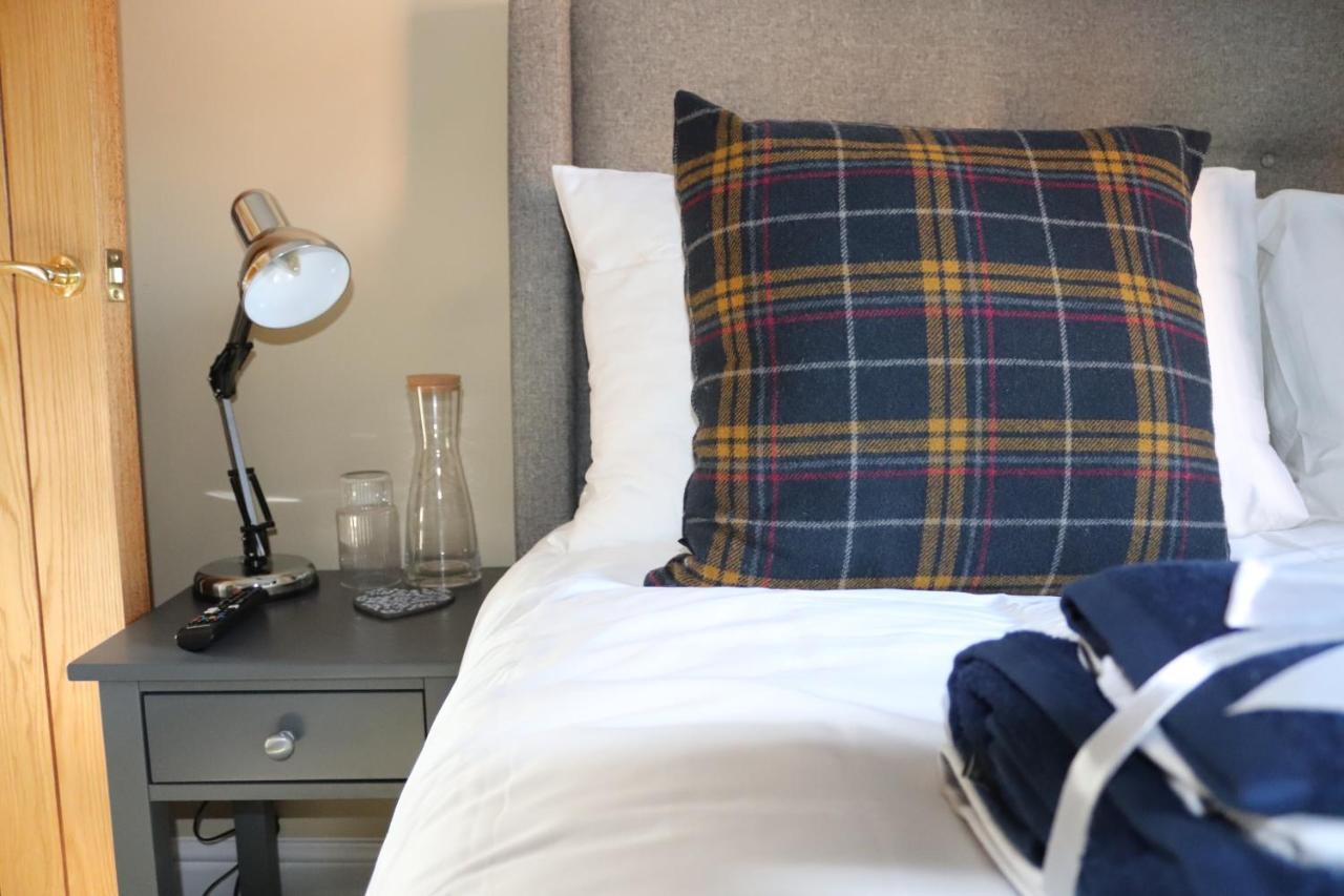 Canal View Cottage With Log Fire & Parking Blisworth Екстериор снимка