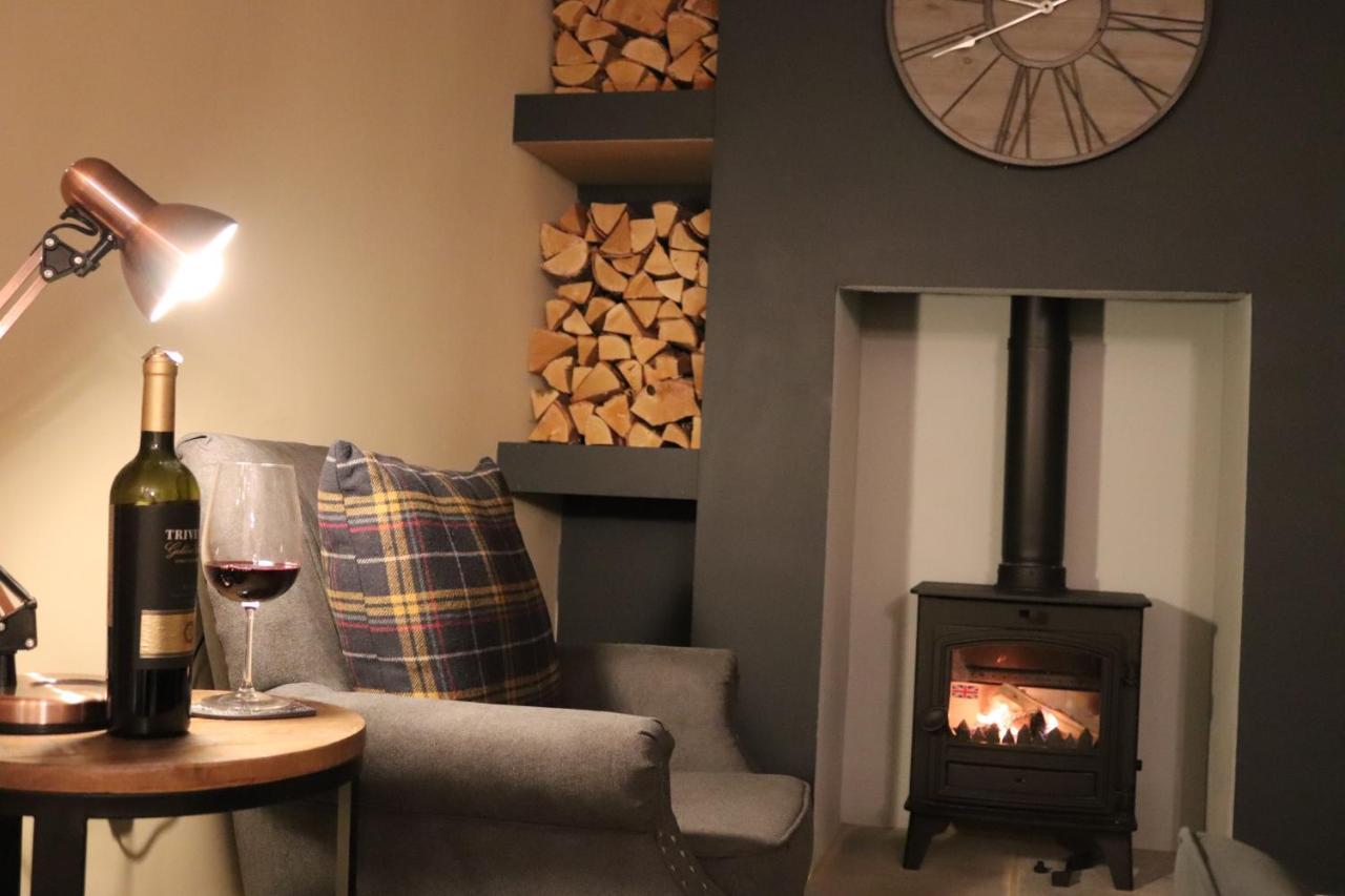 Canal View Cottage With Log Fire & Parking Blisworth Екстериор снимка