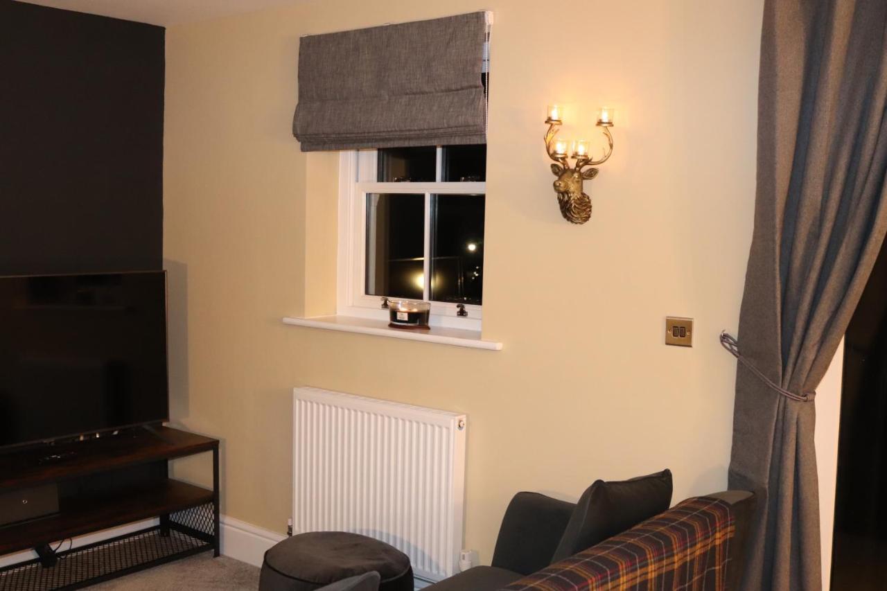 Canal View Cottage With Log Fire & Parking Blisworth Екстериор снимка
