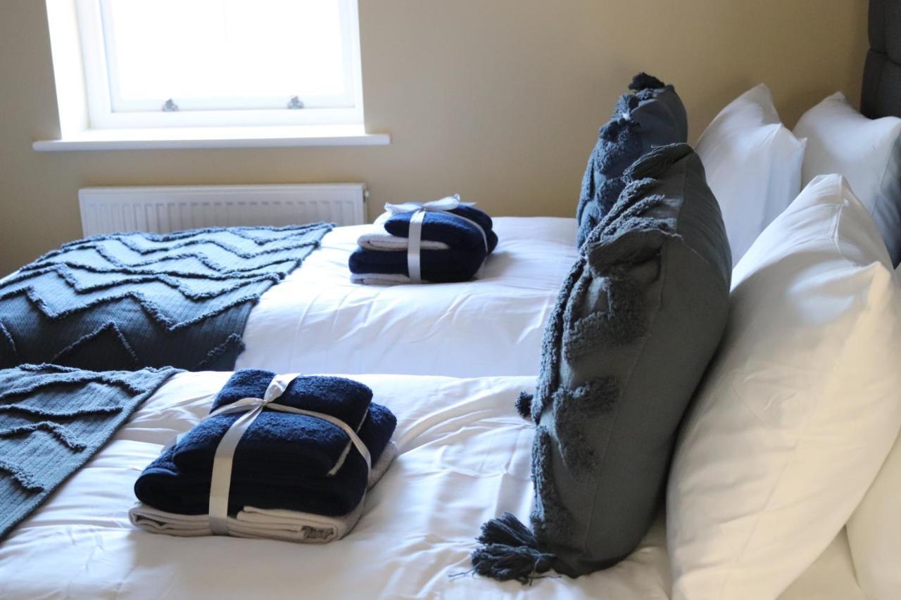 Canal View Cottage With Log Fire & Parking Blisworth Екстериор снимка