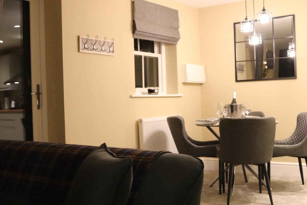 Canal View Cottage With Log Fire & Parking Blisworth Екстериор снимка