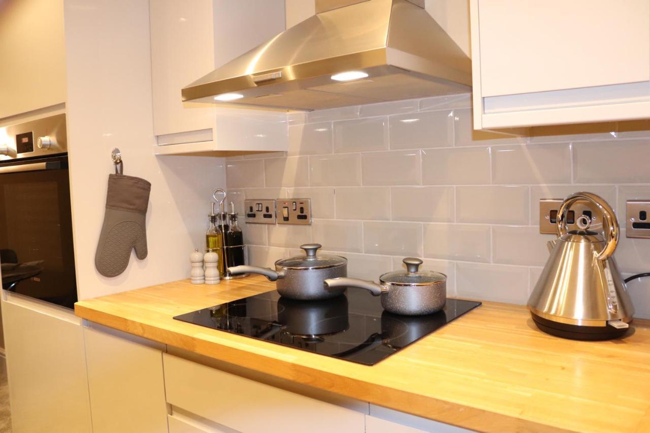 Canal View Cottage With Log Fire & Parking Blisworth Екстериор снимка